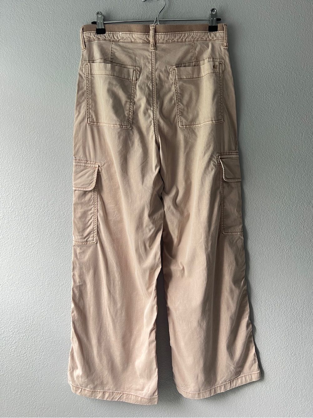 American Eagle Y2K Khaki Utility Cargo Pants Beige Wide Leg Granola Size 6 - Picture 3 of 6